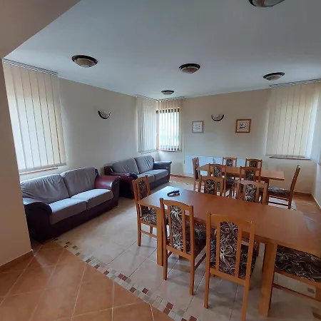 Cserke Apartmanhaz 3* Черкесёлё