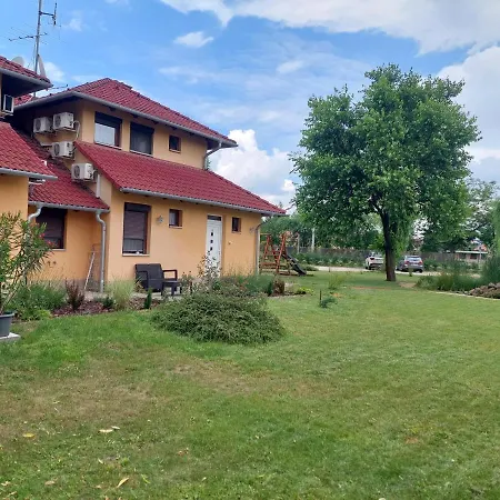 Cserke Apartmanhaz Апарт-отель Черкесёлё